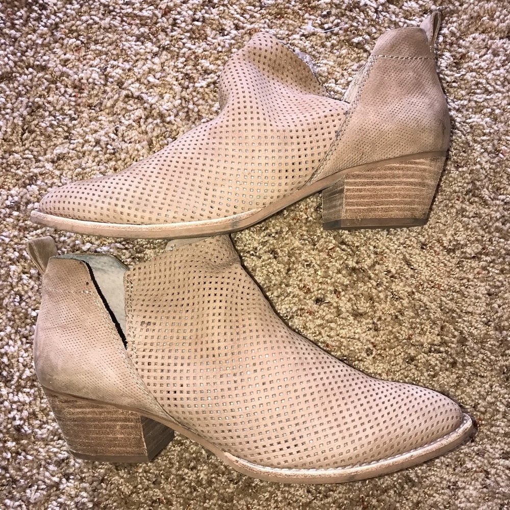 Dolce Vita tan booties size 9 - Picture 2 of 6